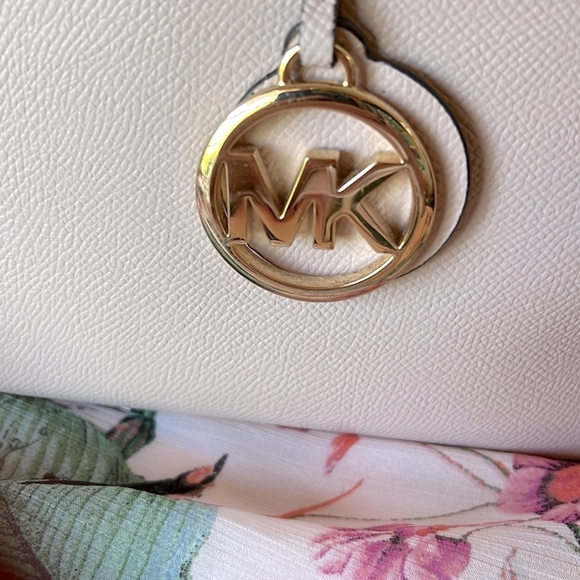 Michael Kors Dusty Pink 3 Way Handbag - Picture 3 of 6